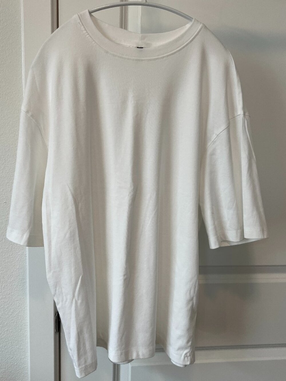 White tee, oversized